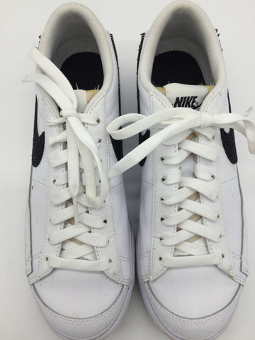NIKE Size 8.5 White & Black Shoes
