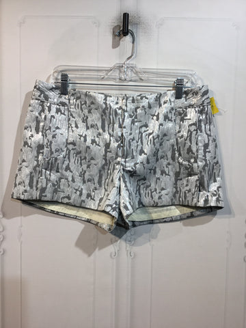 Lilly Pulitzer Size M/8-10 Silver Print Shorts