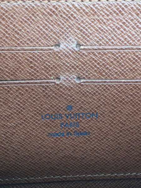 Louis Vuitton Size Medium Monogram Louis Vuitton Monogram Zippy