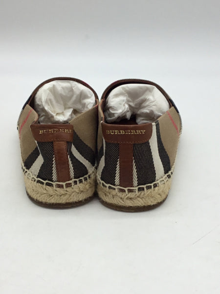 LUXURY Burberry Size 7 Brown Shoes