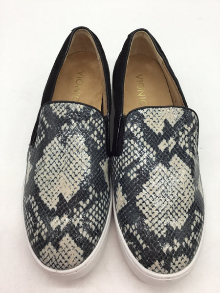 vionic Size 7 Black Shoes