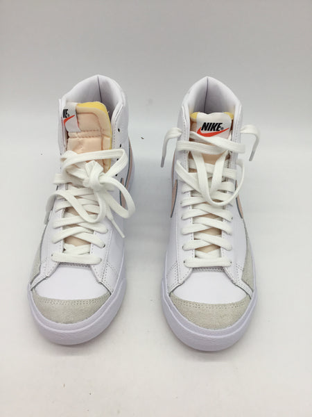 NIKE Size 7 White Shoes