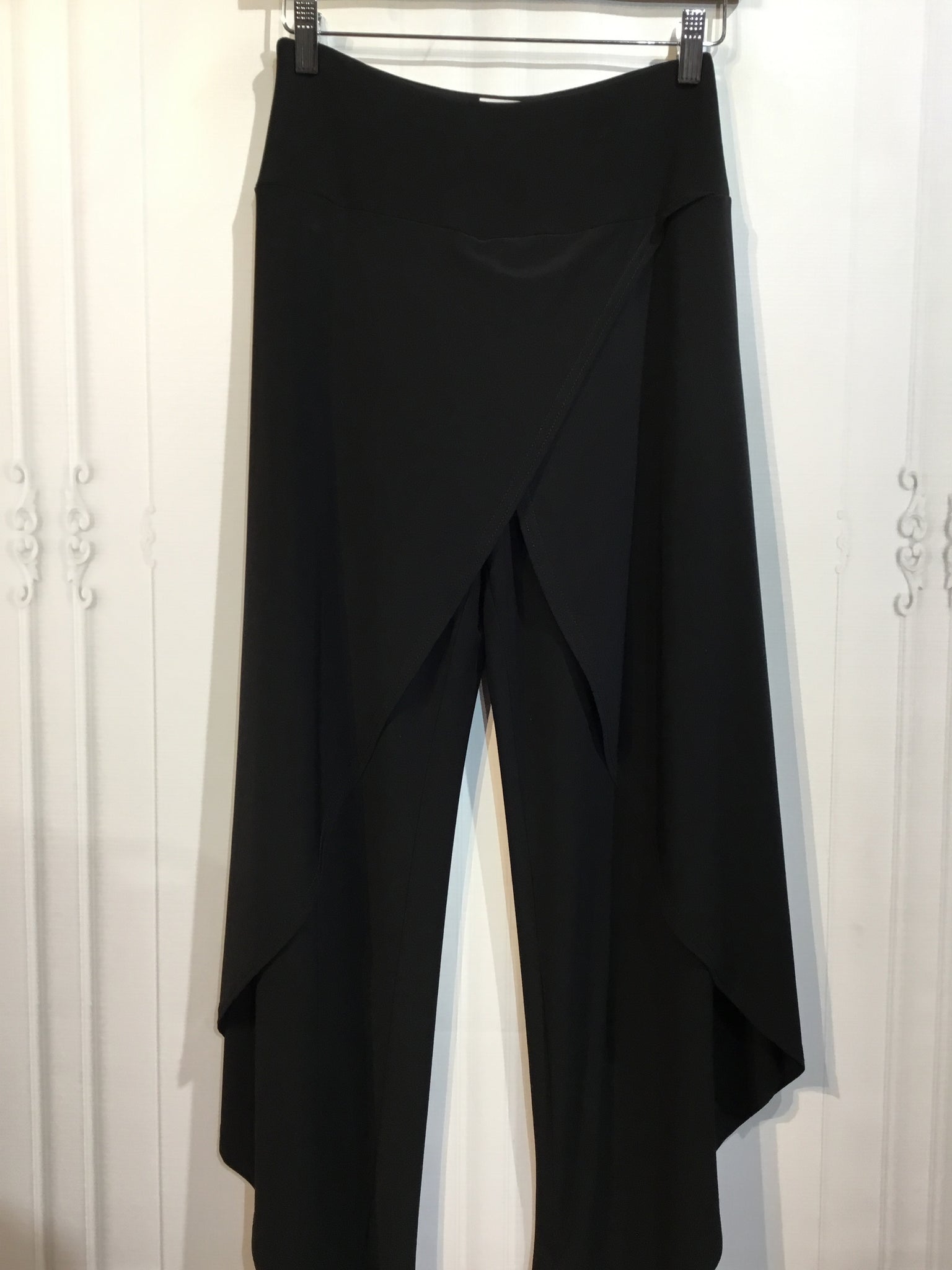 LUXURY - Joseph Ribkoff Size S/4 Black Bottoms