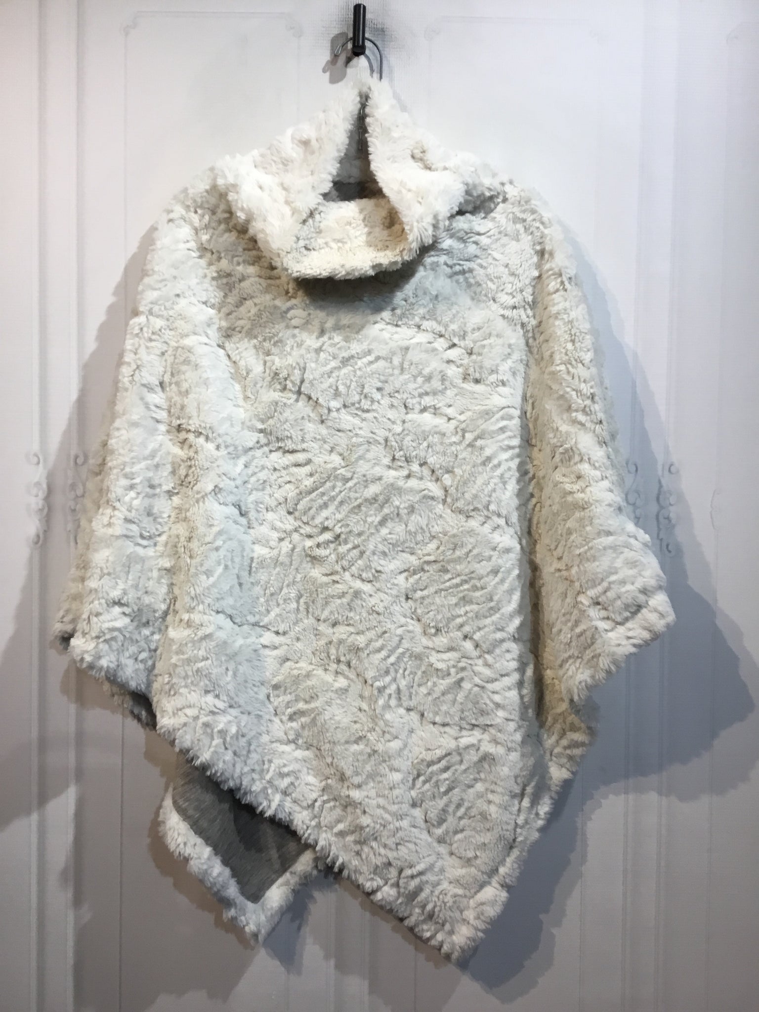 Johnston & Murphy Size One Size White Tops