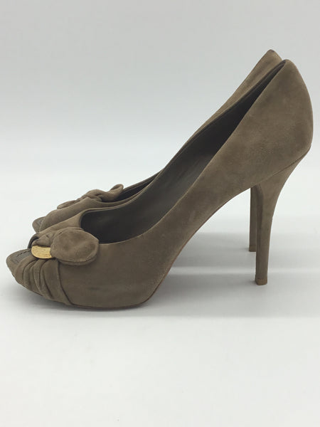 Louis Vuitton Size 9 Beige Shoes