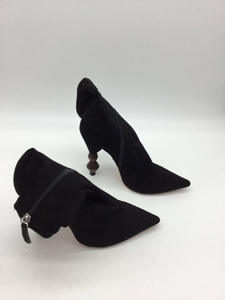 LUXURY SCHUTZ Size 7.5 Black Shoes