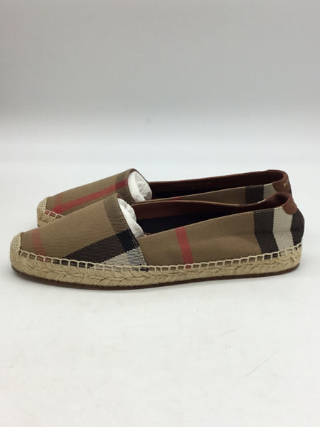 LUXURY Burberry Size 7 Brown Shoes