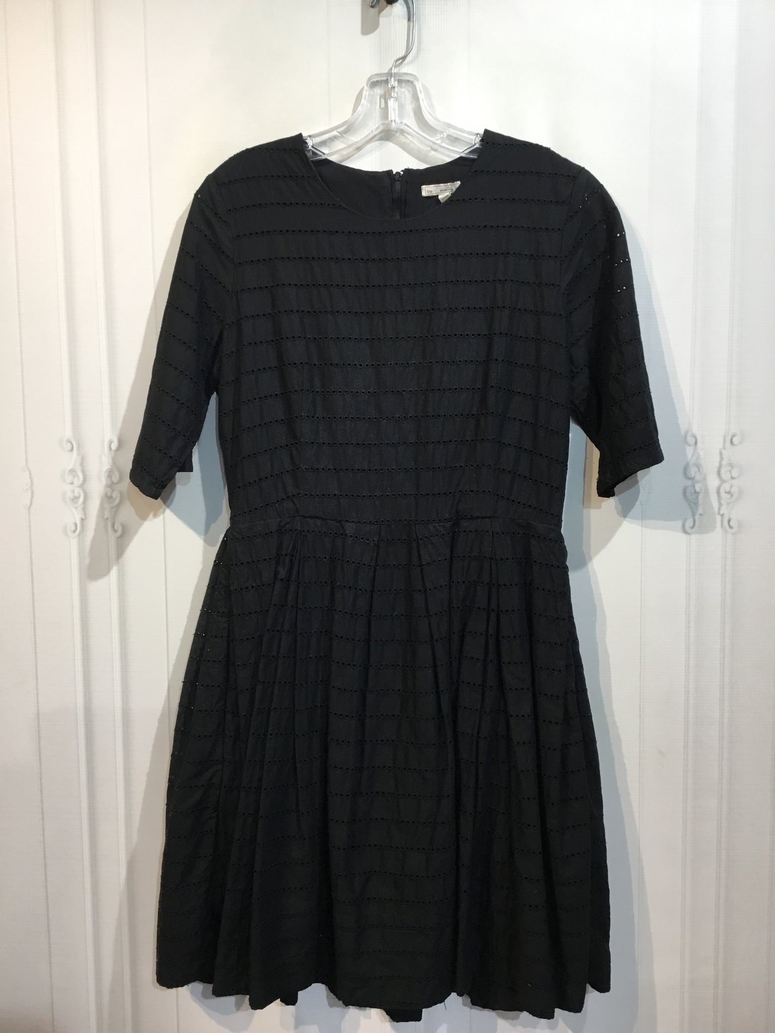 GAP Size M/8 Black DRESS/1 PIECE