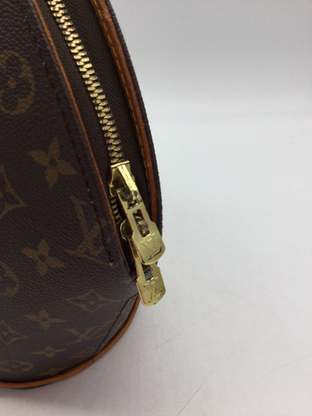 LUXURY Louis Vuitton Size Extra Large Brown Purses/Wallets
