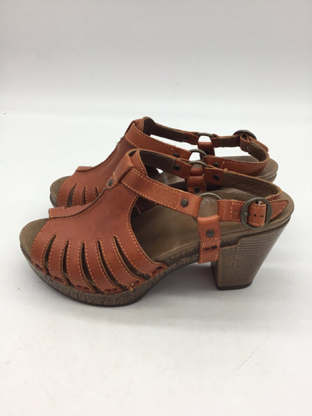 Dansko Size 7 Brown Shoes