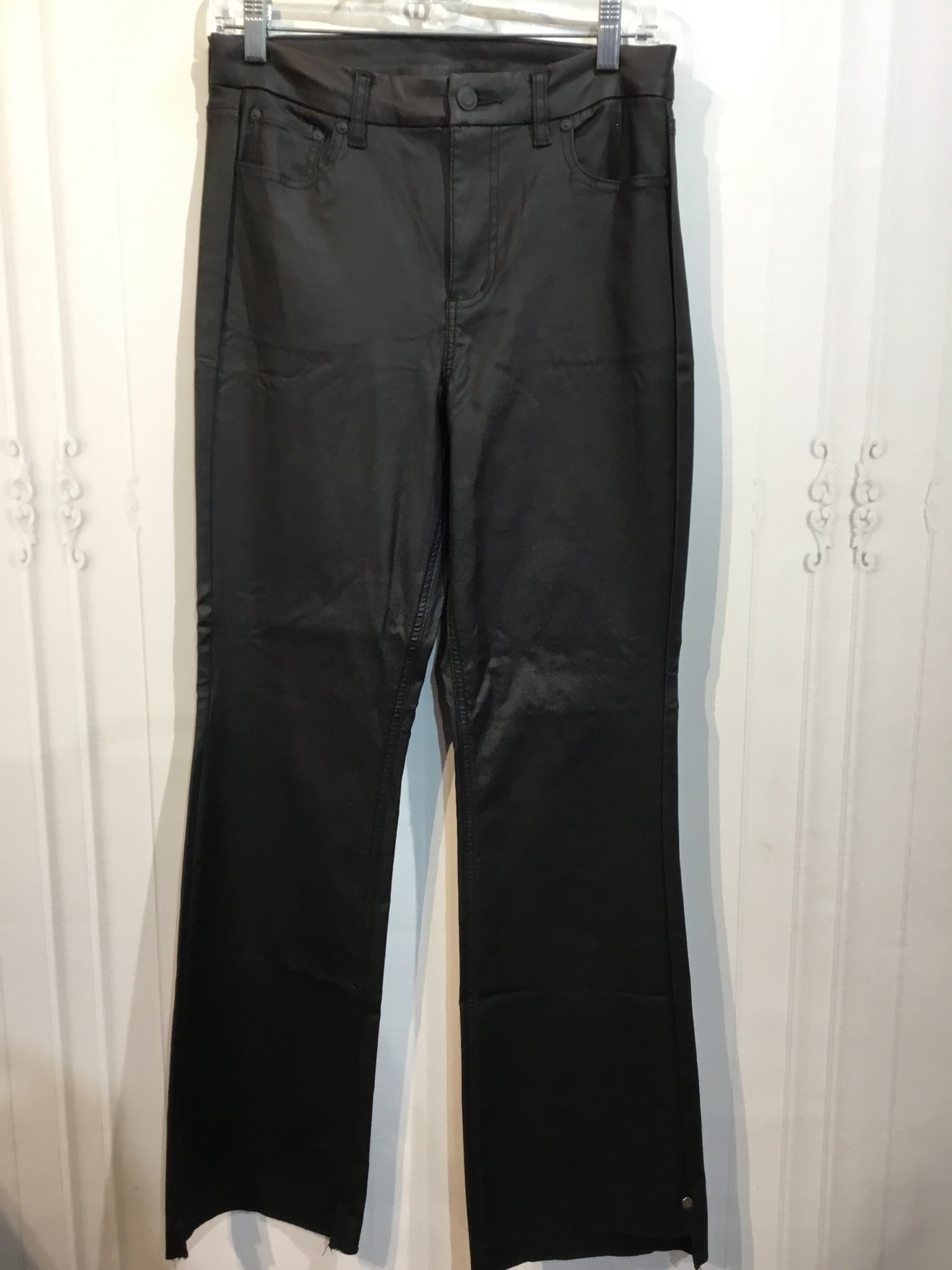 Canyon Retreat Size M/10 Black Bottoms