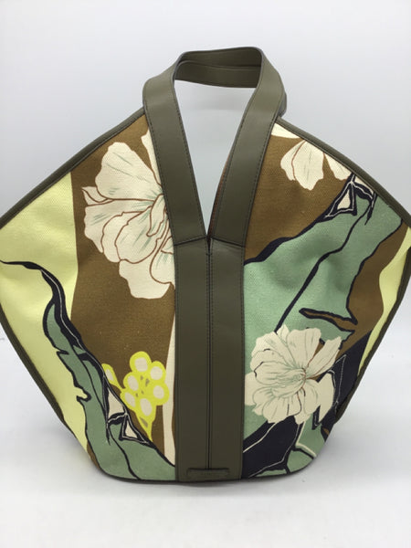 VINCE CAMUTO Size Large Green Purses/Wallets