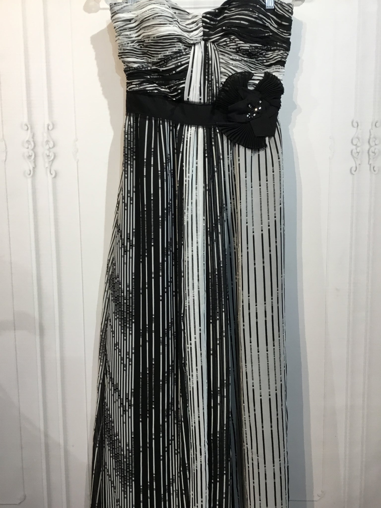 Max & Cleo Size S/4 Black DRESS/1 PIECE