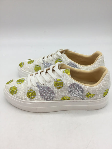 Betsy Johnson Size 8.5 White Shoes