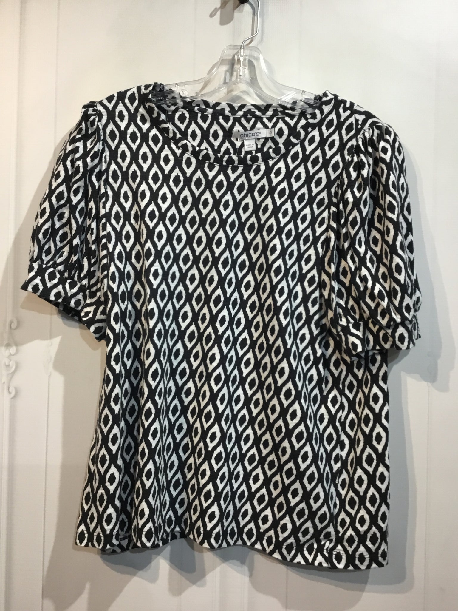 CHICO'S Size Large Black Tops
