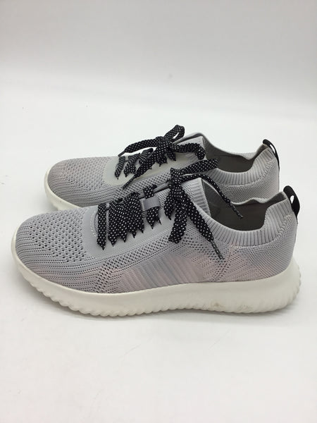 Journee Size 10 Grey Shoes