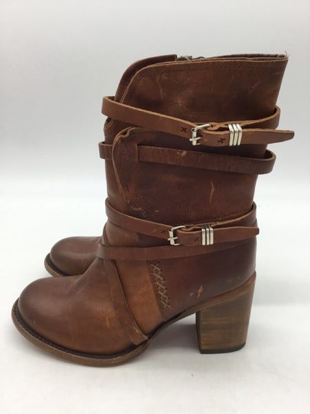 LUXURY Freebird Size 7 Brown Shoes