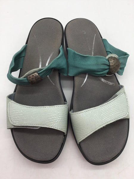Naot Size 7.5 Green Shoes