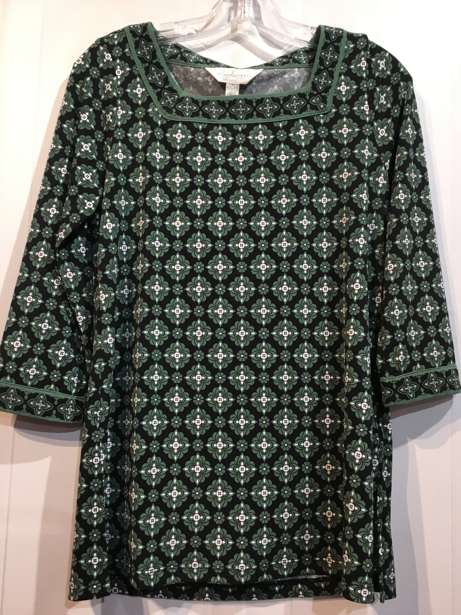 Magnolia Grace Size S Black Tops