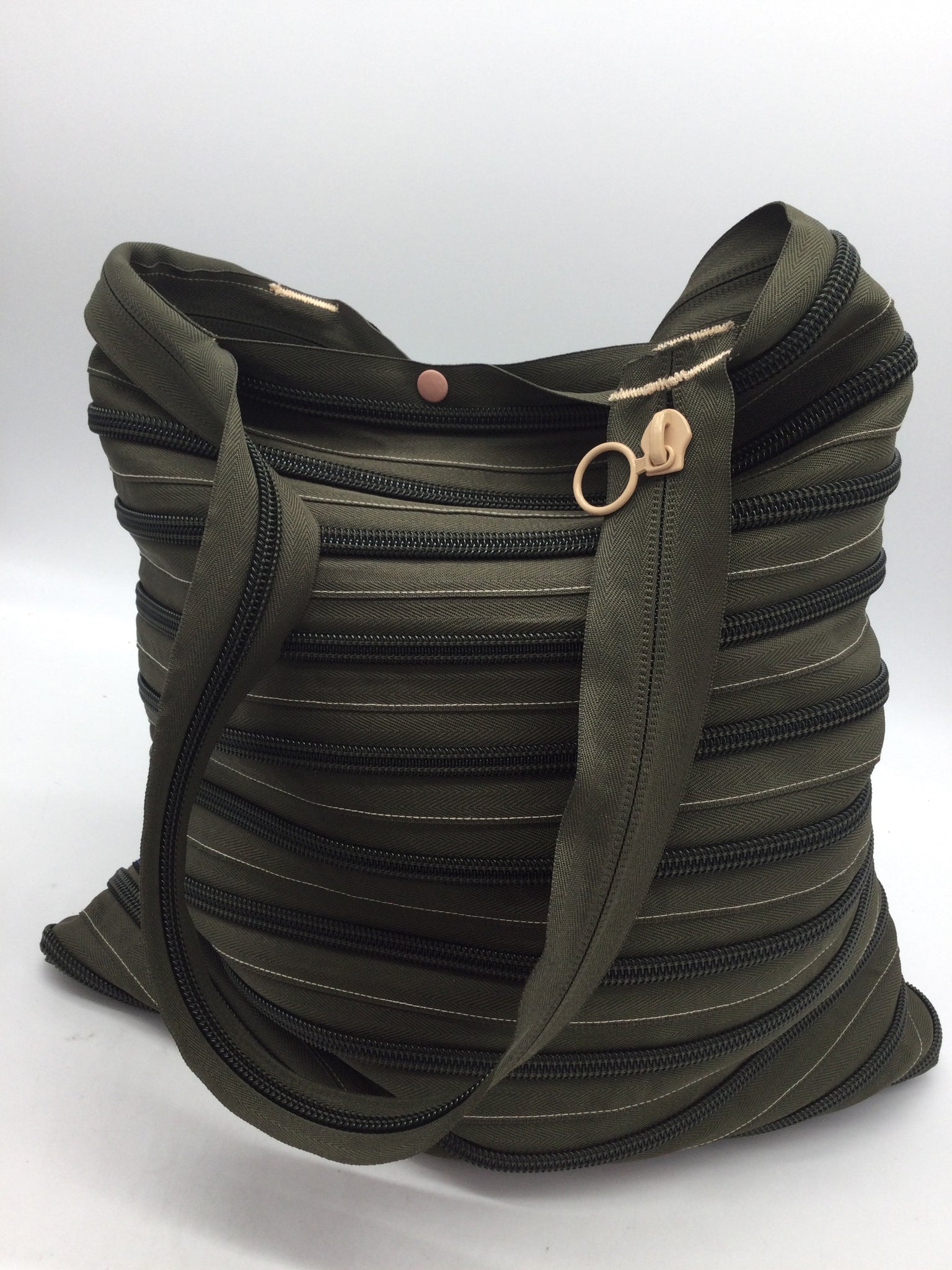 Zip It Size Large Green Purses/Wallets