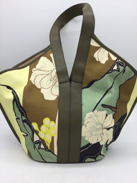 VINCE CAMUTO Size Large Green Purses/Wallets