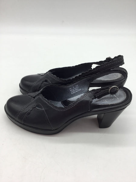 Clarks Size 5 Black Shoes