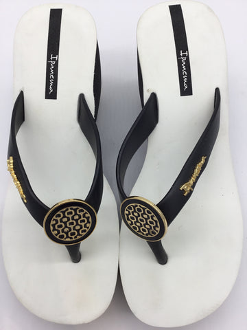 Ipanema Size 8 White/Black/Gold Sandals