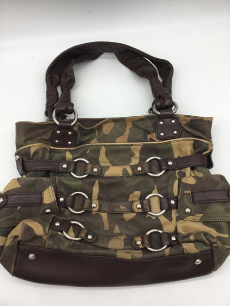 B Makowsky Size Large Green Purses/Wallets