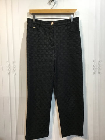 St. John Size M/8 Black Bottoms
