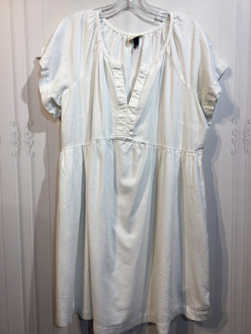 Universal Thread Size 2X White DRESS/1 PIECE