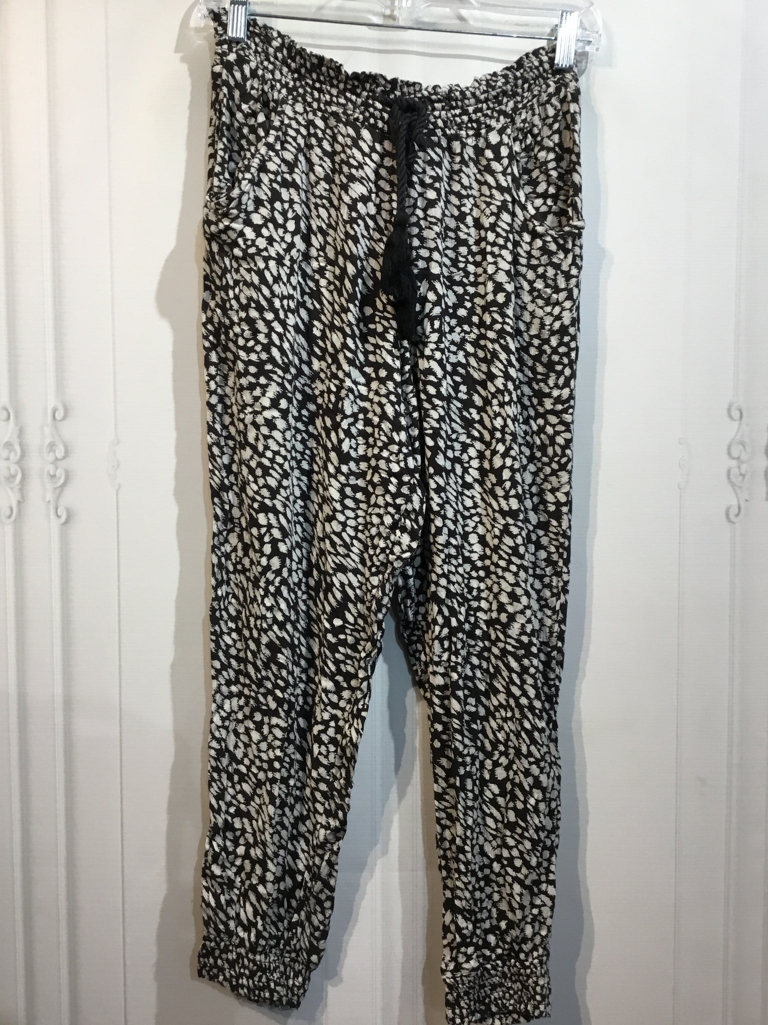 Billabong Size Medium Black Bottoms