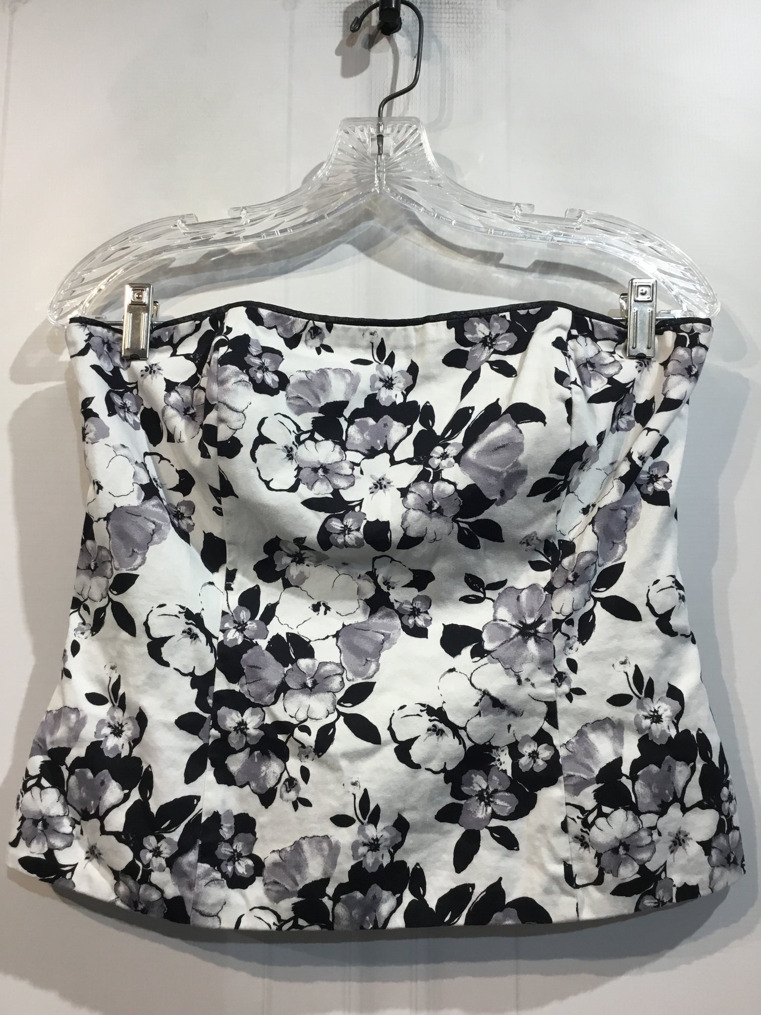 White House Black Market Size M White Tops
