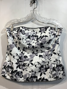 White House Black Market Size M White Tops