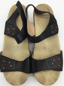 Dansko Size 38/8 Black & Brown Sandals