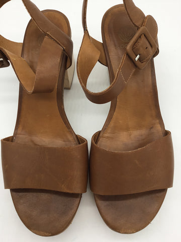 COCLICO Size 37/6 Tan Sandals