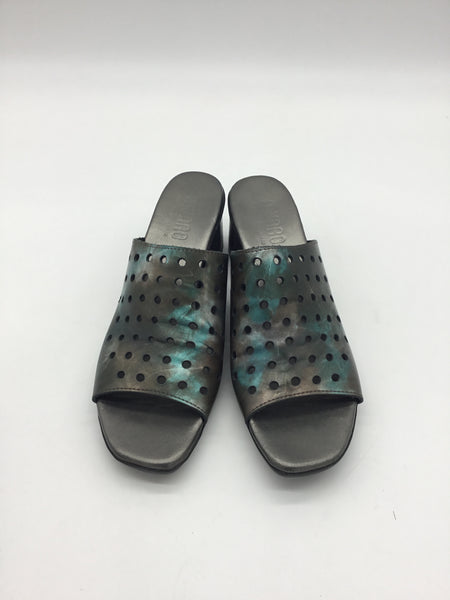 MUNRO Size 8 Black Shoes