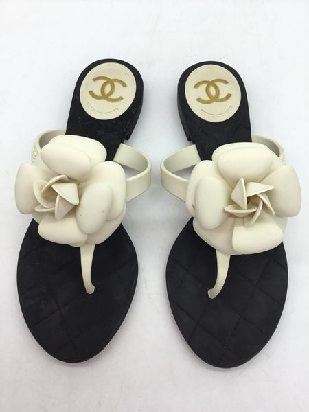 CHANEL Size 5 Black Shoes