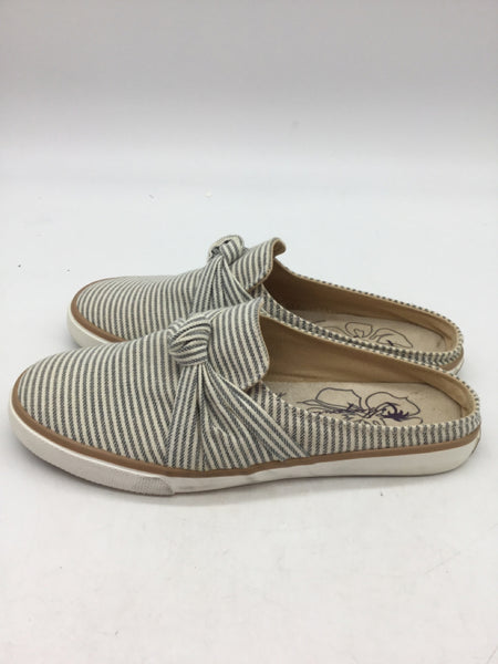 Margaritaville Size 9 White Shoes