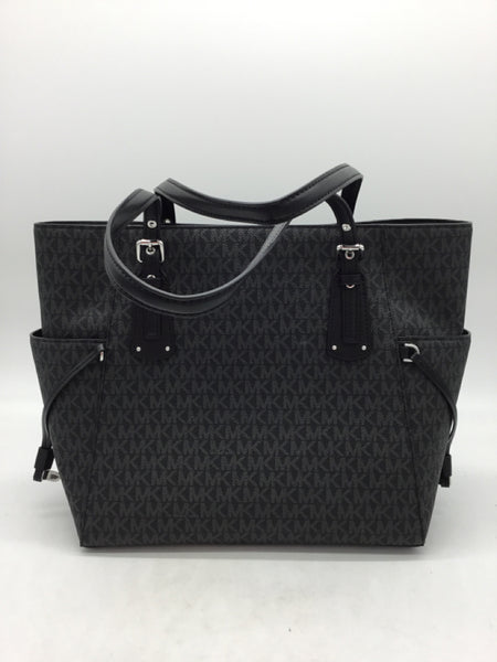Michael Kors Size Medium Black Purses/Wallets