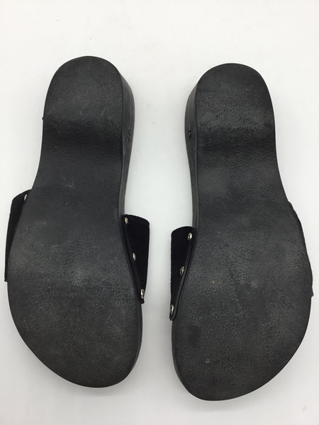 CHANEL Size 6.5 Black Shoes