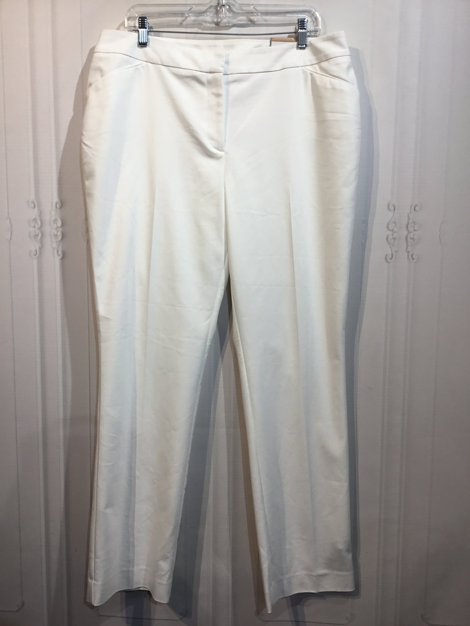 NWT CHICO'S Size L/12 White Bottoms