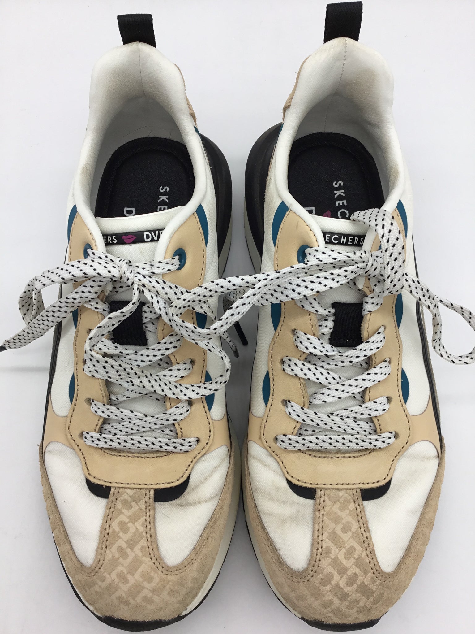Skechers Size 7.5 White Shoes