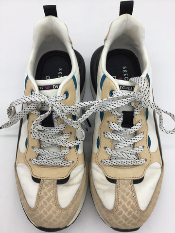 Skechers Size 7.5 White Shoes