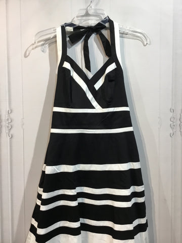 White House Black Market Size XS/0-2 Black & White Dress