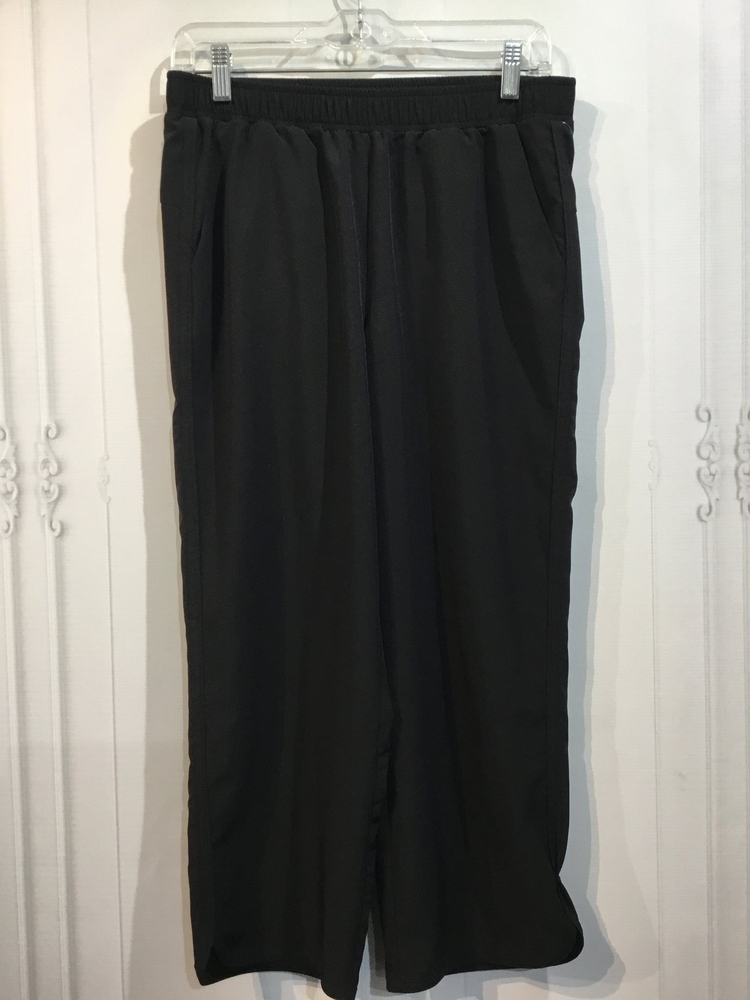 Size Medium Black Bottoms