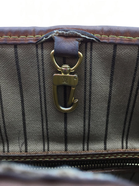 LUXURY Louis Vuitton Size Small Brown Purses/Wallets