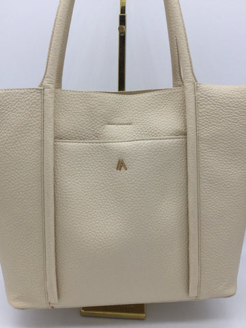 Izzy & Ali Size Large White Purses/Wallets