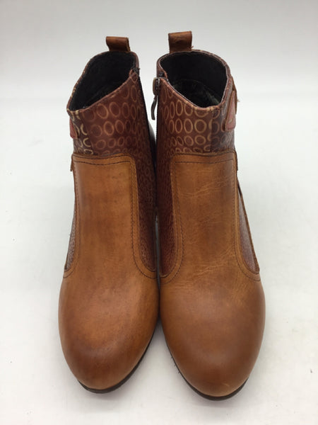 L'Artiste Size 6.5 Brown Shoes