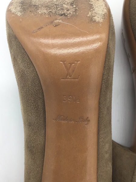 Louis Vuitton Size 9 Beige Shoes