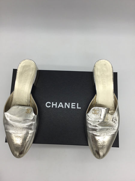 CHANEL Size 8.5 Gold Chanel